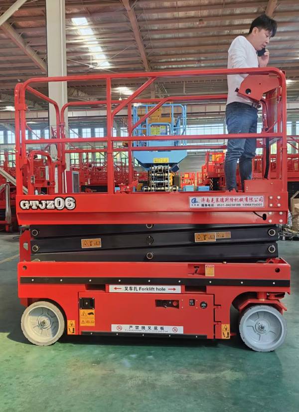 HY自行式升降平臺(tái)